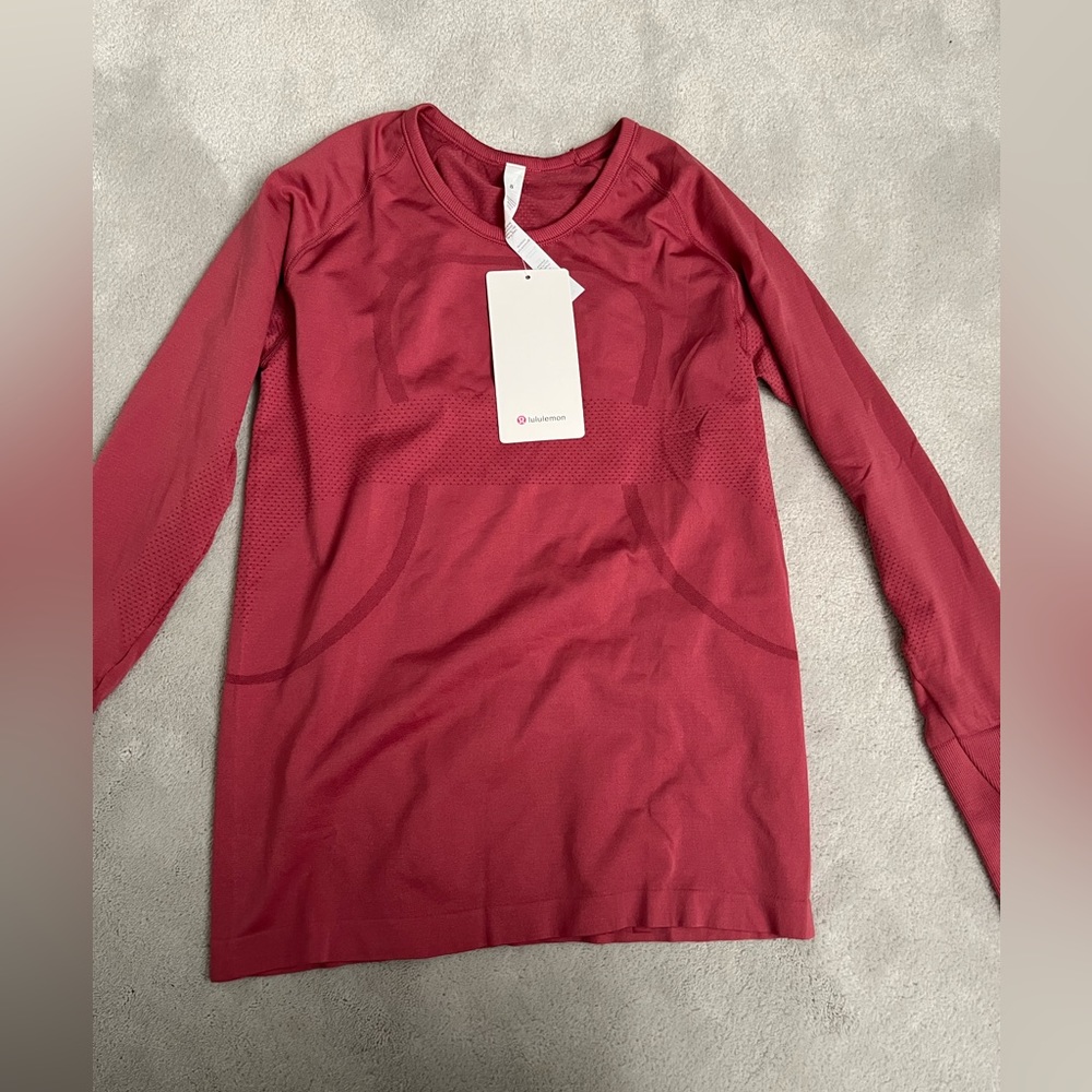 Lululemon Swifty tech crew top